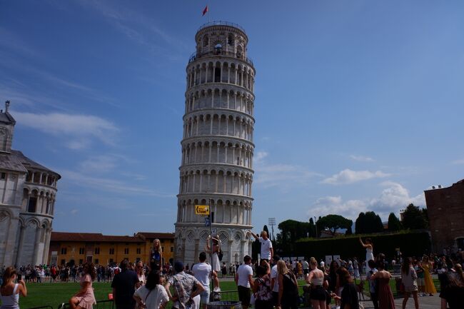 ※未公開の旅行記もありますが、今回は特別にタイムリーにリリースします、コロナ禍の海外旅行編。<br /><br />2022年8月12日～20日　<br />　2年半ぶりの海外旅行で、スイス＆イタリアを巡る一人旅。「コロナ禍の海外旅行」の挑戦でした。<br /><br />　フランクフルトからのスイス・ベルンとイタリア・フィレンツェを訪問する旅でした。ヨーロッパの首都の中で唯一未訪というか以前行き損ねたスイスのベルンと、イタリア五大観光都市の中で唯一未訪のフィレンツェを訪問しました。かなり空いているので、感覚がなかなか戻らなかったです。コロナ以降初めて、スマホ買って以降初めての海外旅です。以前の感覚よりも円安で費用が高く感じます。<br /><br />　案外行っちゃうとそこまで久しぶりという気も起らなかったです。現地の入管や行動に関しては制限は殆どなく、ヨーロッパは屋外は99%近い人がノーマスクなので、コロナ前に戻ったかのような雰囲気でした。一方日本帰国の際の水際対策がまだ厳しく、今回はノートラブルだったからいいものの、よくよく考えたら、まだ海外行くのが怖いなとも感じました。しょーもないミスもあり、ロストバッゲージもありましたが、それなりに楽しんできました。コロナを除いても、円安、サーチャージが異常に高い、現地の物価上昇などもあり、以前ほど気軽に海外には行けないですが、それでも第一歩という気はしています。「すべては中国とプーチンのせい」という気がしないわけでもないです。最もここ半年近く毎週末のようにあちこちでかけていて、体力的にも金銭的にも厳しくなってきたので、少しはペース落とそうかなと思っています。多分海外旅行は今年は終了で、次の目標は来年二月辺りです。行けたら、チュニジア行きたいです。元々構想のあったコーカサス三ヵ国は早くて来年夏かなと思っています。<br /><br />　以下、スケジュールです。<br /><br />　08/12　横浜⇒成田⇒バンコク⇒<br />　08/13　⇒フランクフルト⇒ベルン泊<br />★08/14　ベルン⇒ミラノ⇒フィレンツェ泊<br />★08/15　フィレンツェ⇒ピサ⇒フィレンツェ泊<br />　08/16　フィレンツェ泊<br />　08/17　フィレンツェ泊<br />　08/18　フィレンツェ⇒ウィーン⇒フランクフルト⇒<br />　08/19　⇒バンコク⇒<br />　08/20　⇒羽田⇒伊丹空港⇒吹田