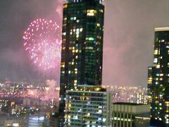 ホテル阪神22階の部屋から思いがけず淀川の花火！！