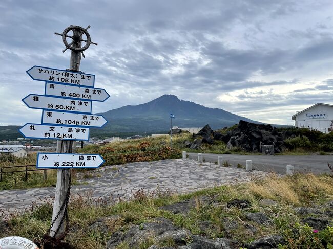 子育てもほぼ終了したので、時間を見つけては夫婦自由気ままな旅を楽しんでいます。今年の夏はコロナ禍での行動制限がない中での夏期休暇ではありましたが、オフピークの週末に休暇を寄せて以前から気になっていた北海道の離島へ行ってきました。目的は雲丹を食べまくることだったのですが、この時期あまり漁に出られていないようで、何処に行っても雲丹にありつけるという状況ではありませんでしたが、ホテルの食事ではしっかり雲丹を堪能できました。利尻島の利尻富士（利尻山）は北海道本島でも良く見えるのですね。旅行中の3日間はゆったりとした島時間に癒されてきました。