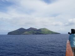 終日航海、孀婦岩・鳥島が見えました！