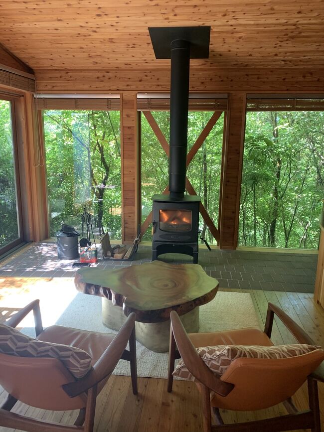 夏の疲れを癒しに、箱根リトリートvilla1/f(ワンバイエフ)へ。<br /><br />箱根仙石原の大自然の中、SPAや温泉で溜まった疲れをリリース&美味しいお食事や薪ストーブの炎でチャージ‥<br />今回もひたすらのんびり、リフレッシュしてきました。