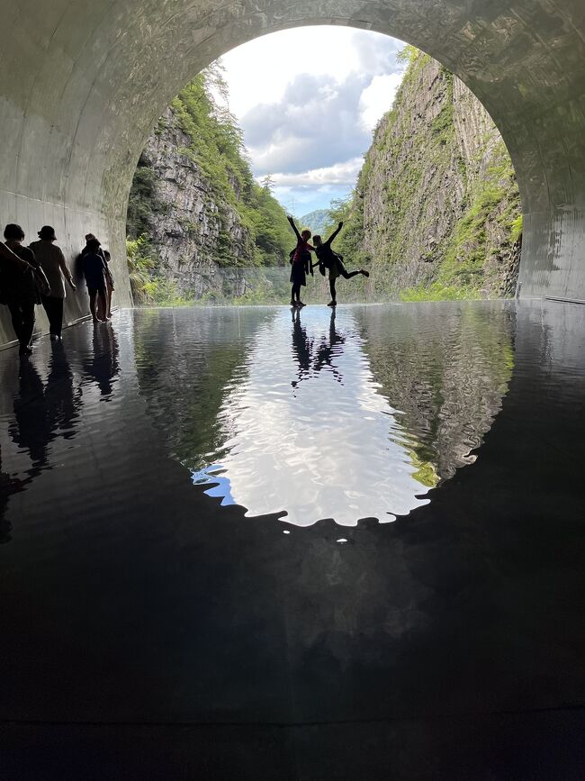 ふっと思いついてバスでのんびり清津峡に行ってきました。夏休みも明けたから少し空いているかな？なんて期待しながら・・・天気にも恵まれ久しぶりに自然に囲まれ気持ち良かった！