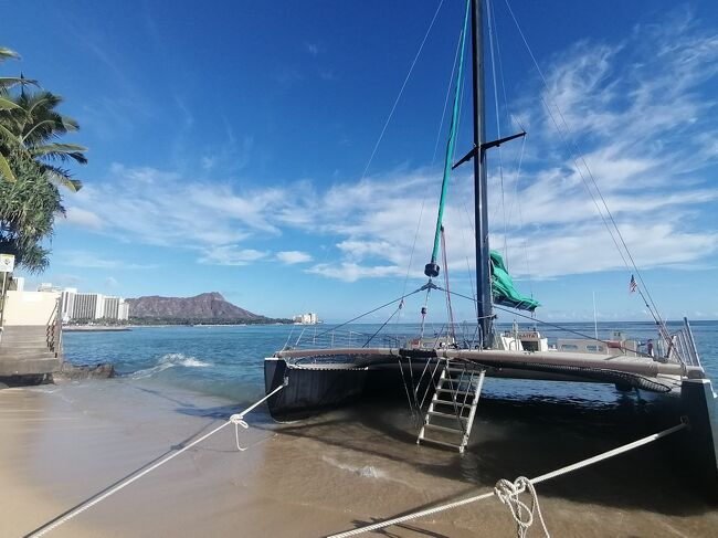 オアフ島5日目は朝はカピオラニパークのお散歩、<br />→カイルアビーチで泳いでニコスカイルアでランチ<br />→空港近くのラグーンドライブ<br /><br />夕方からはカタマランでのサンセットクルーズに乗船しました。<br />乗客の皆さん、とっても陽気で楽しくて、<br />素敵な時間を過ごせました。<br />コロナの心配もあったけどハワイに来て良かったなーと思える時間でした。<br />