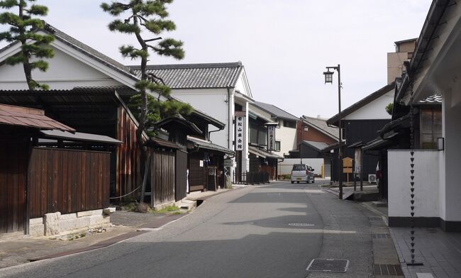 令和2年10月28日　(晴)　　JR熱田駅から名鉄知立駅<br /><br />朝、自宅を出発しスタート地点へ。東海道の街道歩きをしてゴール地点へ。そして自宅に戻る。そんな街道歩きを繰り返しています。<br />今回は第9回目でしてJR熱田駅から名鉄知立駅まで歩きました。<br />最初に歩いたのはJR熱田駅から七里の渡し跡へ。笠寺、呼続そして鳴海宿から有松、桶狭間古戦場跡を歩き池鯉鮒宿までとして、名鉄知立駅をゴールとしました。鳴海を出て桶狭間合戦場跡に向かったのです。東海道は有松から国道1号線へと続き、途中から南へ入るのでしたが、早く入って、道を間違え名古屋短期大学の方角に行ってしまいました。また桶狭間合戦場跡からは違う方向に向かってしまいました。<br />歩く方角は修正できましたが、余分に歩くと言う結果となってしまいました。<br /><br />JR熱田駅　→　熱田神宮　→　宮の渡し公園　→　ほうろく地蔵　→　東海道道標<br />　→　裁断橋跡　→　熱田橋　→　東海道踏切　→　八丁畷公園　→　山崎橋　→　<br />山崎の長坂　→　地蔵院　→　名鉄踏切　→　笠寺観音　→　人質交換之地石碑<br />→　笠寺一里塚　→　天白橋　→　丹下町常夜燈　→　鳴海宿本陣跡　→　中島橋<br />→　曽根の一本松　→　名鉄踏切　→　有松一里塚　→　竹田邸　→　<br />有松鳴海絞会館　→　大将ヶ根　→　桶狭間古戦場　→　大蔵池公園　→　<br />阿野一里塚　→　境橋　→　乗蓮寺　→　乗願寺　→　十王堂　→　一里塚<br />　→　逢妻橋　→　総持寺　→　知立神社　→　知立宿本陣跡　→　名鉄知立駅