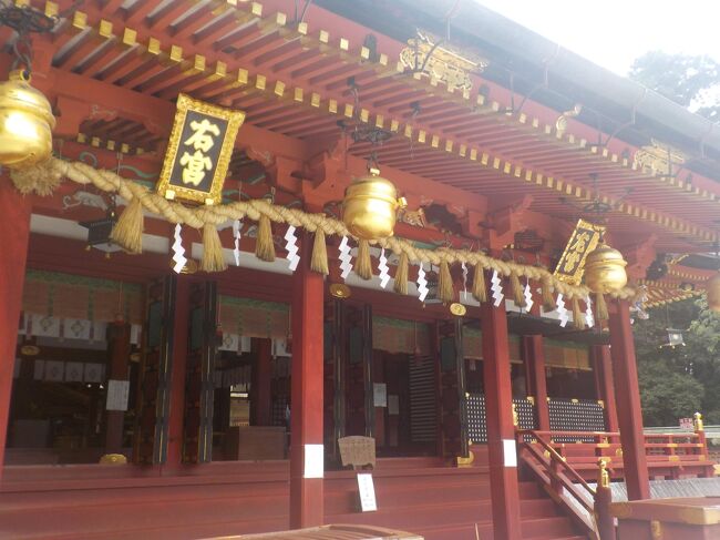 陸奥國一之宮 鹽竈神社へ行きました。<br />駐車場があります志波彦神社の方から境内へ入りました。<br />鹽竈神社とは並んで境内でつながっています。<br />鹽竈神社の楼門は一度境内から石段を下がって入りなおしました。<br />良神社とも美しい彩色です。