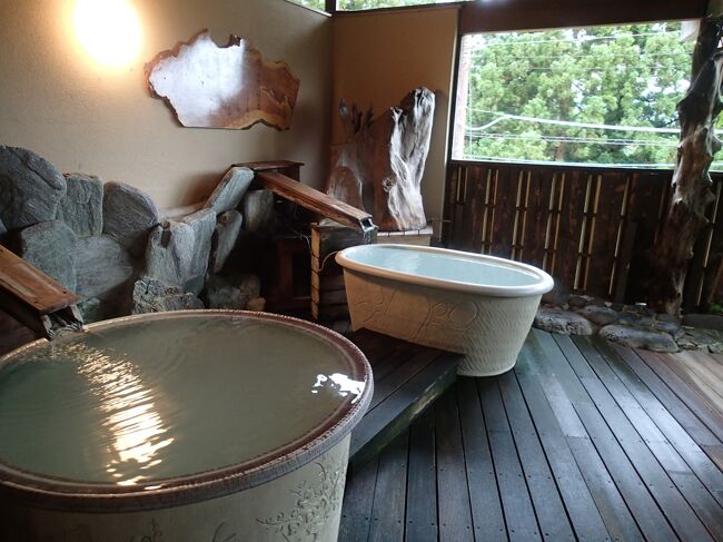 箱根の早雲山近くの温泉宿山田家へ。<br />ユネッサンで遊んだあと、濁り湯の温泉宿。<br />結構年季の入った宿でしたが、温泉は良い湯でした。