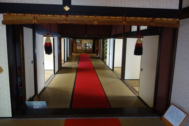 草津宿は、東海道・中山道の分岐・合流点という交通の要所として発展してきました。今も草津宿や本陣は当時の面影を今に伝えています。<br />丁度、9月9日は「加山雄三ラストショー」ライブビューイングが草津でもあるということで旅の途中でしたが、見に行くことにしました。<br /><br />京都・滋賀の旅2022<br /> 1.京都 高瀬川・鴨川・白川を朝散歩<br /> 2.京都 金戎光明寺 三重塔(重要文化財)<br /> 3.近鉄観光特急「あをによし」で奈良へ<br /> 4.嵐山 天龍寺<br /> 5.翠嵐 ラグジュアリーコレクションホテル 京都<br /> 6.嵐山 竹林 朝散歩<br /> 7.法輪寺<br /> 8.近江八幡散策<br /> 9.總見寺三重塔(重要文化財)<br /> 10.安土城跡<br />○11.草津宿と加山雄三ライブビューイング<br /> 12.苗村神社と善水寺<br /> 13.常楽寺三重塔(国宝)<br /> 14.長壽寺<br /> 15.観音寺<br /> 16.金剛輪寺三重塔(重要文化財)<br /> 17.西明寺三重塔(国宝)