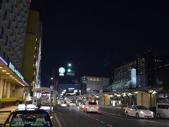 鉄道やバス路線が集中する京都駅烏丸口