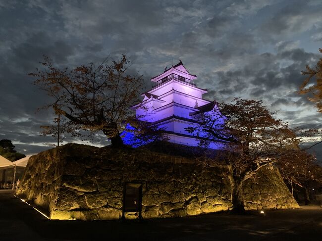 東北旅行4日目は猊鼻渓の舟下りを楽しんだ後、福島県に向かいました。<br />道の駅　猪苗代に立ち寄り、美しい磐梯山の姿を眺めてから、五色沼まで車を走らせました。<br />五色沼自然探索路を散策し、柳沼、青沼、るり沼、弁天沼を見てきました。<br />その後、夕暮れ時でしたが、会津若松城(鶴ヶ城)も拝観することができました。<br />東北旅行最後の宿泊地は東山温泉 庄助の宿。<br />とても素敵な雰囲気なところでした。