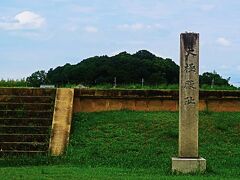 奈良-8　平城宮跡f  第二次大極殿跡　基壇を復元　☆造酒司の井戸/遺構模型