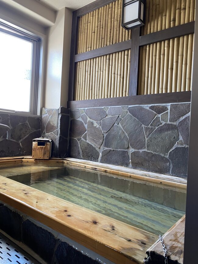 福岡の温泉を調べていたら、何とpH10の温泉があると知りました!<br />しかも、源泉かけ流しです。<br />えー、絶対浸かってみたいっ!と思い向かった温泉と、1日目にお世話になったホテルの紹介編です。