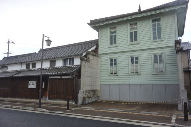 隣り合う橋本市と五條市は現在はそれぞれ和歌山県、奈良県に属していますが、共に紀ノ川（吉野川）や、和歌山と大和を結ぶ街道の要衝として発展した歴史を持っています。<br /><br />一泊二日の旅の一日目は橋本へ。<br /><br /><br /><br />橋本市は北は大阪府との境に金剛山地、南側には紀伊山地に挟まれた紀ノ川沿いに市街地が発展していますが、近年は大阪よりの山間部にマンションの立ち並ぶ林間田園都市ができて、大阪への通勤圏内になっている場所柄ですが、<br /><br />今回は、橋本駅周辺と高野口駅周辺を散策しました。<br /><br /><br /><br />