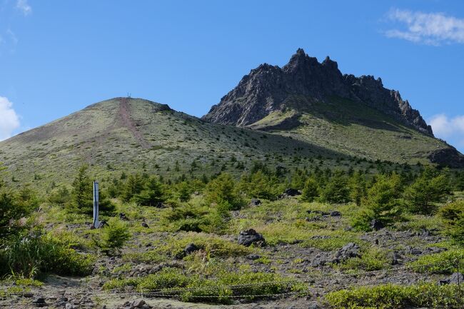 北海道登山の旅三日目と四日目<br />三日目はニセコアンヌプリと北海道駒ケ岳へ登ってきました。<br />最終日は天気が雨予報のため新千歳までゆっくりドライブして帰って来ました。<br />三日目のニセコアンヌプリは雨のち曇りと天気はいまいちでしたが、山頂からは羊蹄山も見れたので良かったです！<br />車で移動して駒ケ岳は天気が回復して後半は太陽の日差しも強くまだまだ夏登山って感じでした。<br />そして三日間で4座に登れて大満足の北海道2022年遠征でした。