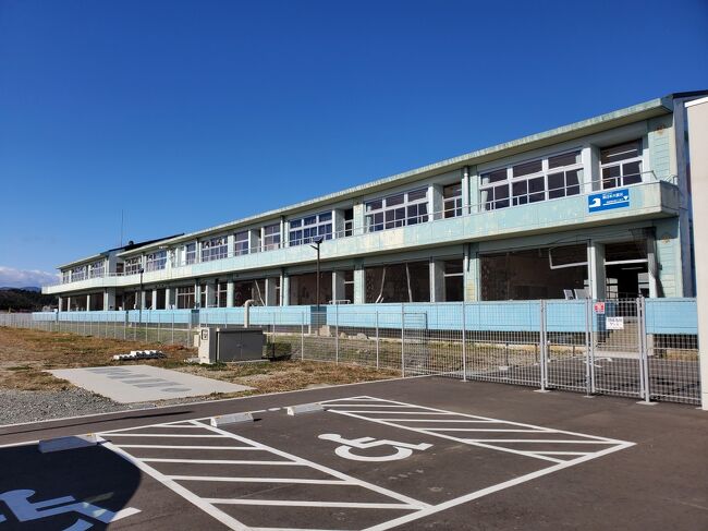 どこかにマイルあたった山形空港往復チケットの旅行３日目、最終日です。<br />浪江中心部のホテル双葉の杜に宿泊していたので、浜通りからスタートです。浪江町の一つ南の町、双葉町に移動し「東日本大震災原子力災害伝承館」、「請戸小学校」の二つを中心に東日本大震災と原発事故についての展示を見ていきます。山形県が荒天なのは把握しており念のため予定より２時間ほど早く双葉を発ったため見学できたところが少ないのがとても心残りです。２日目後編でも書きましたが、またいつか訪問して勉強したいと考えさせられた旅行でした。<br /><br />だいたい国内旅行は１日を前後編でわけてアップしている事が多いですけどこの日は午後は移動ばかりだったので１つにまとめました。とは言え写真が思った以上に多苦７０枚とちょっとダラダラと長いですがよろしくお願いします。