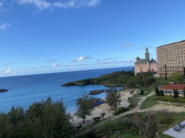 息子の受験や、コロナ禍でずっと旅を控えていましたが、そろそろいいかなと宮古島へ。<br />7年ぶり5回目の宮古島ではシギラビーチのスノーケリング、念願の海亀に会うことができました!<br />すっかりリゾート化が進んで、驚くやら、胸が痛くなるやら、複雑な気持ちもあるものの、圧倒的な海の色に癒されました。
