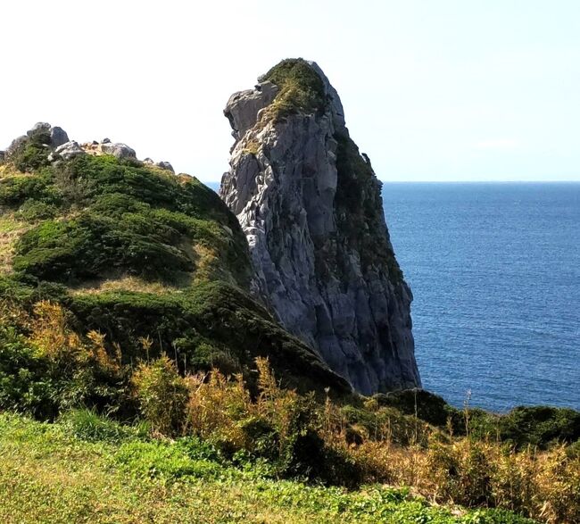 今まで、気になりながらも近くて遠い存在の長崎県壱岐の島、博多ふ頭集合、解散の日帰りツアーがありました。なかなかないチャンス！これを逃すと次は、いつになるやらで？友人も誘ったら、やはり行ったことがないと二つ返事。良かった☆良かった☆ようやく行くことができました。博多から壱岐へはフェリーで片道2時間２0分。ジェットフォイルだと１時間10分です。もちろんツアーはフェリー利用です。フェリーの行き帰りは自由。壱岐の郷ノ浦港からは観光バスでツアー客の人と回ります。さてさて、どんなところでしょう？楽しみです☆･ﾟ:*