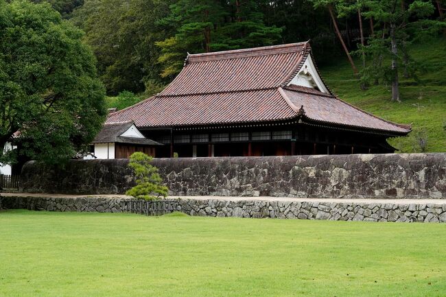 学生の頃、吉備路に憧れて旅行案内書を買った。ところが、何故か行く機会が無く、幾年月が過ぎてしまった。しかし、ようやく旅する機会が訪れた。コロナ禍で、外国人観光客が少ないうちに、倉敷を歩いておこうと考えたことと、思いがけず夜行列車が取れたことが、長らく行きそびれていた吉備路への誘いとなったのである。今回は、吉備路と倉敷の他、備前と備中の気になる場所も訪れることにした。<br /><br />(2022.10.02投稿)