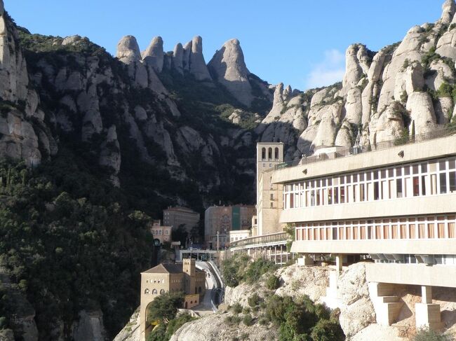 年末年始、バルセロナ周辺の旅へ【４】２日目（前半）奇岩が連なる聖地モンセラットで初詣