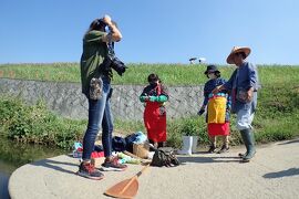 矢勝川の彼岸花で女船頭撮影会