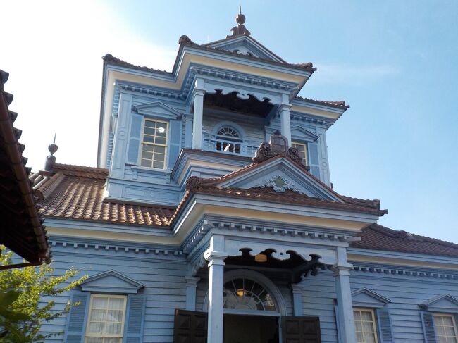 飛鳥神社から總光寺へ行きました。<br />樹齢400年の杉はキノコ型に剪定されている珍しい参道です。<br />松山歴史公園へ行きました。<br />松山城大手門がある公園です。<br />鶴岡市内の致道博物館へ行きました。<br />旧鶴岡警察署庁舎や旧庄内藩主御隠殿・旧西田川郡役所・酒井家庭園・旧渋谷家住宅・収蔵庫などが集められた施設です。