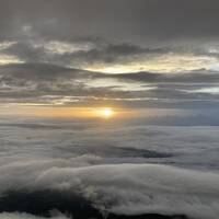 麓から分割富士山登山-3☆7月2泊3日　雲海の中の御来光～お鉢巡り～下山