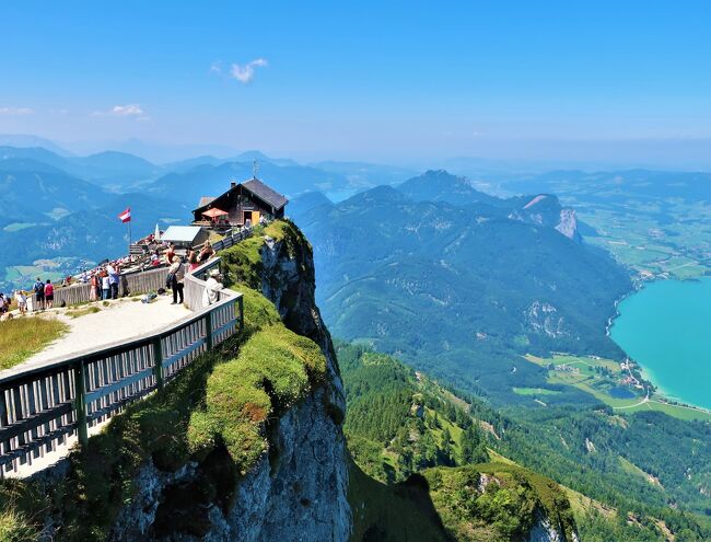 2022年夏季休暇の第1弾はオーストリア・ドイツの旅です。<br /><br />ザルツカンマーグート地方のシャーフベルクをメインに、ザルツブルクとドイツのレーゲンスブルクを周ってきました。<br /><br />---Reiseplan---<br />□7/24 ザルツブルク<br />■7/25 ザルツカンマーグート地方(St.ギルゲン / St.ヴォルフガング / シャーフベルク )<br />□7/26 レーゲンスブルク<br /><br />▼HOTEL<br />Salzburg泊「a&o Salzburg Hauptbahnhof」:EUR 78.00<br />München泊「a&o München Hauptbahnhof」:EUR 66.00<br /><br />---------------------------<br />※ザルツカンマーグート地方に関しては、下記旅行記にても取り上げています<br /><br />◆2018 クリスマスマーケットの旅(ハルシュタット)<br />https://4travel.jp/travelogue/11438123