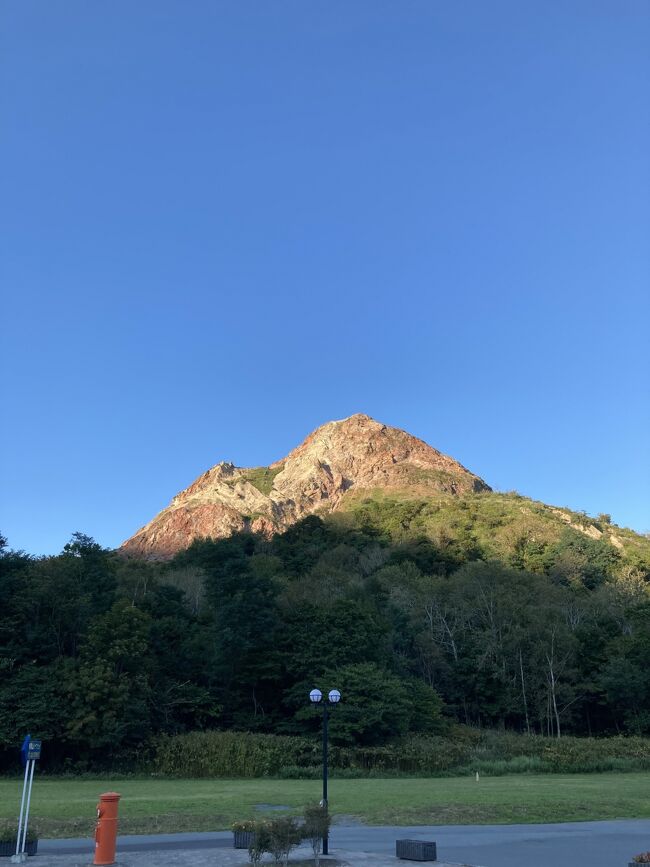 北海道東北名古屋を船でつなぐ東日本周遊の旅のツアーに出かけました前回は台風一過の日本海を新日本海フェリーでゆったりと小樽に向かって進んでいきました。今回は無事に小樽に到着小樽観光を済ましあちこち観光しながら苫小牧港までやって参りました。