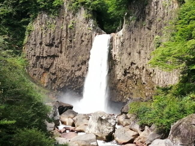 春から夏にかけて、中部の県民割・ブロック割を利用して旅行をしました。<br /><br />⑧は新潟県。<br />連休を利用して、2泊3日で長野県と新潟県を観光する予定でした。<br />しかし台風接近で、途中帰宅を覚悟で出発。<br />台風の動きを気にしながらの、短い滞在になりました。<br /><br />新潟では苗名滝といもり池・船見公園に行き、3日めの朝に帰宅。<br />物足りなさはあるものの、行けただけよかったと思うしかありません。<br />