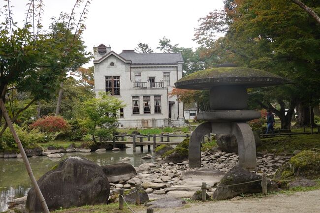 東北の三代地主、山形県酒田市の本間家、宮城県石巻市の斎藤家、秋田県大仙市の池田家。本間邸・斎藤邸は訪れていますが、池田邸は通年公開していません。池田邸の洋館１階は公開時に自由に見学できますが、２階は３日前までの予約のみのの見学です。紅葉時期には美しい庭園が見られるのでその時期に訪れるのがベストなのでしょうが、秋の公開は１０月１５日から。紅葉を待たず、さっそく出かけることにしました。<br /><br /><br />