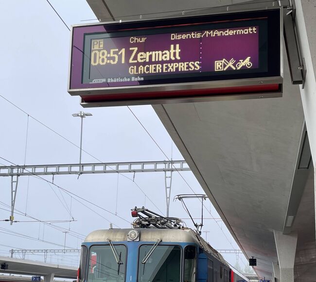 スイス旅行の3日目。<br /><br />サンモリッツからグレッシャーエクスプレスに乗ってアンデルマットへ。<br />バスに乗り換えてサースフェー。<br />サースフェー観光。<br />テーシュに移動しシャトル列車でツェルマットに。