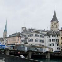 チューリッヒ： 時計塔の教会がある旧市街とETH Zurich