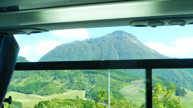 ７月下旬から気が狂ったかの如くに、福岡市内の近場ホテルに泊ったり、九州北部内の宿泊旅行にも何回となく行っていますが、これは旅行行きたい病が重症化した為です(-_-;)<br /><br />これを早期に治す薬や治療方法はないでしょうか？？（笑）<br /><br />しかし、病気が重症化した以降は、九州ブロックの県民割や、最近は全国旅行支援を使っているので、宿泊代に関しては、かなりお得には旅行出来たとは思っています。<br /><br />でも、諸般のあらゆる個人的な理由から、この４トラに旅行記、クチコミを投稿するのは、今月１０月中に行った旅行をもって終了したいと考えました。<br /><br />その理由として、年齢による身体的な衰え（最近身体的故障個所が多くなって来ています）、ＰＣの不調（電源系でいつ使えなくなってもおかしくない状態になりつつあります）、カメラの不調（レンズ内に埃が多くなり、またそれ以外の不調も出て来ています）が重なっているのと、４トラへの写真投稿枚数が、この旅行記（別府明礬温泉「御宿ゑびす屋」泊メイン目的 別府２泊旅）内で２０万枚に達する為、１１月以降は、旅行には行っても、４トラへの投稿は、もうこの辺で終わりにしたいと考えました。<br /><br />４トラへの投稿を終了した後は、暫くはこのまま放置にしておきますが、場合によっては、いつか適当な時に全削除（退会）も考えています。<br /><br />その４トラ投稿の終わりを迎える中、４トラに投稿する最後の温泉地として、私が好きな硫黄泉のある九州内の温泉地に行きたかったのです。<br /><br />候補先としては、鹿児島の霧島温泉郷、長崎県の雲仙温泉が直ぐに思いつく硫黄泉の温泉地なのですが、全国旅行支援利用での予約が既に取れない、どちらの温泉ホテルも宿泊代がそれなりに掛る、交通費もそれなり必要な事から、もっと近い所での硫黄泉がある所を考えると、大分県別府の明礬温泉なのです。<br /><br />その別府の明礬温泉の中でも、素泊まりで手軽に宿泊出来る、「御宿ゑびす屋」（今回で２回目）に運良く空き（じゃらん予約）があり、全国旅行支援適用でも予約出来たので、最終的にここ泊で行く事に決めました。<br /><br />御宿ゑびす屋公式サイト：https://www.e-ebisu.biz/<br /><br />１回目宿泊時の旅行記です。↓↓<br />https://4travel.jp/travelogue/11714574（温泉施設）<br />https://4travel.jp/travelogue/11714509（部屋、施設）<br /><br />本当は、ここ１泊だけで行くつもりだったのですが、前日に別府駅前にある格安ホテル「別府ステーションホテル」のエコノミーシングルルーム（９平米）に、全国旅行支援適用可能な空き（じゃらん予約）があり、実質的には僅か６０円で泊まられたので、ここに１泊して、合計２泊で行って来ました。<br /><br />別府ステーションホテル公式サイト：http://www.station-hotels.com/<br /><br /><br />今回の日程・行程は下記の通りです。<br /><br /><br />１０月１９日（水）<br /><br />西鉄天神高速バスターミナル　１０：５０－亀の井バス（高速バス）－別府（北浜）<br />１３：１５<br /><br />・トキハ別府店の「レストラン東洋軒」でランチ（とり天定食）<br />・「別府ステーションホテル」に荷物を預けて、別府駅界隈、北浜界隈散策<br />・別府駅構内（えきマチ１丁目）にある、豊後茶屋で夕食（だんご汁）<br /><br /><br />「別府ステーションホテル」エコノミーシングルルーム（９平米）泊（ビュッフェ朝食付き）<br />公式サイト：http://www.station-hotels.com/<br /><br />元の宿泊代金は、５，１００円ですが、全国旅行支援適用で３，０６０円（支払い額）になり、地域クーポン券３，０００円分が貰えたので、実質、６０円で泊まられました。<br /><br /><br />１０月２０日（木）<br /><br />・別府ステーションホテルの１階でビュッフェ（バイキング）朝食<br />・ホテルに荷物を預けて、路線バス利用で「グローバルタワー」観光<br />・トヨタレンタカー別府駅前店で、１２時からレンタカー借り受け（２４時間）<br />・やまなみハイウェイ走行と、由布岳正面登山口周辺散策<br />・狭霧台からの眺め満喫<br />・「塚原温泉 火口乃泉」立ち寄り　https://www.tukaharaonsen.jp/<br />・「十文字原展望台」からの眺め満喫<br />・「明礬 湯の里」立ち寄り　http://yuno-hana.jp/<br />・大分自動車道別府湾ＳＡでランチ<br />・「湯けむり展望台」立ち寄り<br />・「ひょうたん温泉」で夕食（とり天定食）　https://www.hyotan-onsen.com/<br /><br /><br />「御宿ゑびす屋」本館ロフト付和洋室　泊（素泊まり）<br />公式サイト：https://www.e-ebisu.biz/yado.php<br /><br />元の宿泊代金は、９，９００円ですが、全国旅行支援適用で５，９４０円（支払い額）になり、地域クーポン券３，０００円分が貰えたので、実質、２，９４０円（入湯税２５０円別途必要）で泊まられました。<br /><br /><br />１０月２１日（金）<br /><br />・１０時３０分に宿を出発し、途中でガソリンを入れて、レンタカー返却<br /><br />別府　１１：３２－普通－大分　１１：４５<br /><br />・大分駅構内散策＆豊後牛弁当購入<br /><br />大分　１２：４４－特急青いソニック３０号－博多　１４：４７<br /><br />------------------------------------------------------------------------------------<br /><br />亀の井バスの高速バスで、西鉄天神バスターミナルから別府（北浜）間を乗車した時の様子です。<br /><br />写真枚数が多いので、この区間の高速バスに乗っている感覚でご覧下さい。<br /><br />写真のコメントは、一部を除いて省略させて頂きます。<br />-------------------------------------------------------------------------------------<br />これより以前の旅行記は下記です。↓↓<br />【西鉄天神高速バスターミナル初利用編】<br />https://4travel.jp/travelogue/11786274