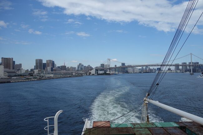 小笠原船の旅　おがさわら丸に乗って東京竹橋埠頭を出航<br />東京湾、大島近くをさらに船は南下して小笠原　父島へ