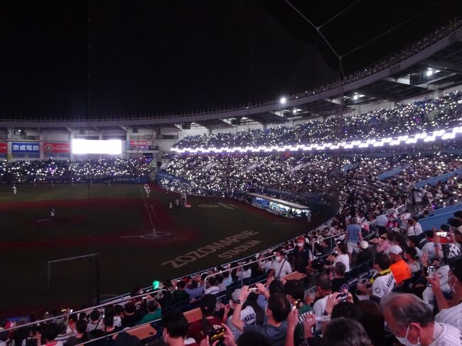 8月下旬のある日、午前中に新橋の近くで打ち合わせしていて、そのまま午後お休みして、首都圏の「近郊ぶらり」をしております。<br /><br />大宮駅から全長62kmを超える東武野田線に全線乗り通して船橋駅まで来ました。<br />ここから、マリンスタジアムに野球観戦に行きます。<br />野田線に大宮の方から乗ったのはそういう意図があったわけなんです(笑)<br /><br />マリンスタジアムは海辺にある球場なので、普段は非常に海風が強いのですが、今日はどういうわけかまったくの無風。しかも夕方近くに通り雨があったようで、気温と湿度が異様に高くて、珍しくとても蒸し暑かったです。<br />でも、いい投手戦を見ることができました。<br /><br />そういう日は試合時間が短いです。<br />こりゃ早く帰れると思ったのですが、ここで中央線ダイヤ乱れという事態に遭遇。<br />ふつう、こういうときは帰りが遅くなってしまうのですが、そこは中央線の一筋縄では行かないところ。予定よりもさらに早く帰ることができたのでした。<br />これぞ「中央線トラップ」。いや、今回の場合は「中央線マジック」ですかね(笑)