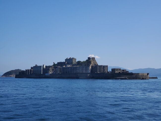 1日目　雲仙温泉～長崎市内<br />2日目　軍艦島～池島炭鉱～オリーブベイホテル<br />3日目　幸楽窯トレジャーハンティング<br /><br /><br />[2日目]<br /><br />事前にネットで予約していた、やまさ海運が行っている軍艦島ツアーに参加するため、長崎港ターミナルへ。<br />朝イチのツアーに参加したかったので、運行時間が9:00～と早かった、このツアーを選びました。