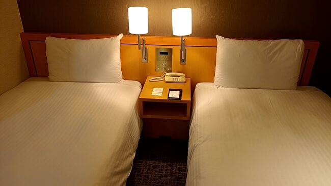 ビジネスで利用した「ホテル アゴーラ 大阪守口」の宿泊記です。<br />一休.comで予約し、スタンダードツインルーム（禁煙） (ツイン)7700円でした。<br />全国旅行支援 適用なので、支払い金額4066円でした。(地域クーポン別)