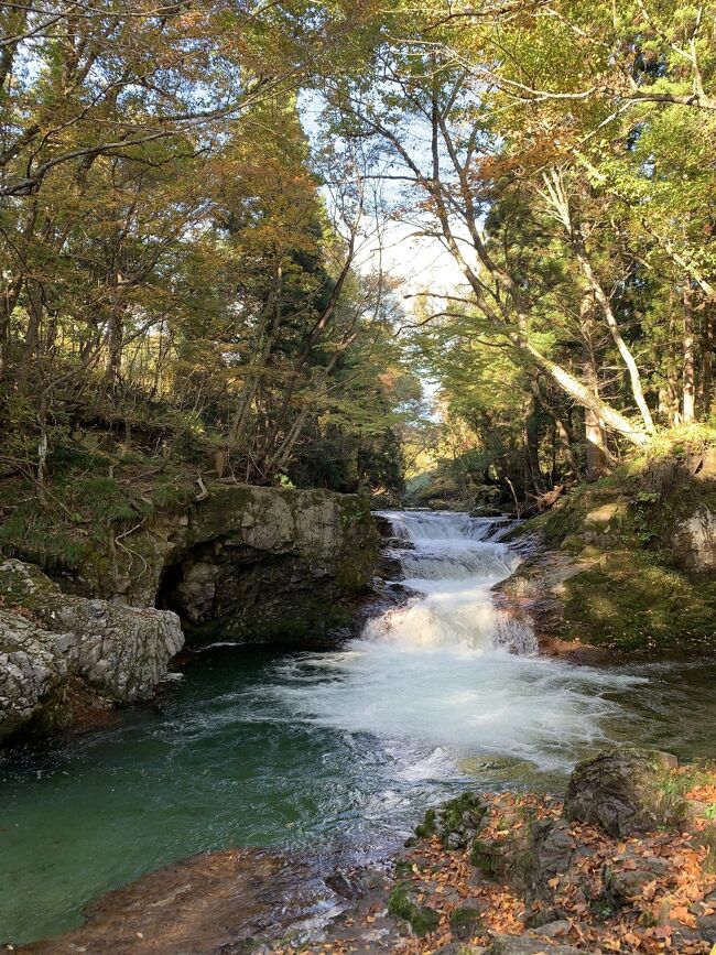 岨谷峡の奥は、岩見三内の三内峡だ。<br /><br />ここも、清流が流れている。<br /><br />岩見川水系の大又川だ。