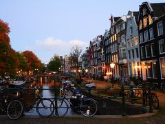 窓から、優雅な初秋の運河が眺められるオランダ・アムステルダム・ヨルダン地区のアパートメントに暮らすように滞在、7日間