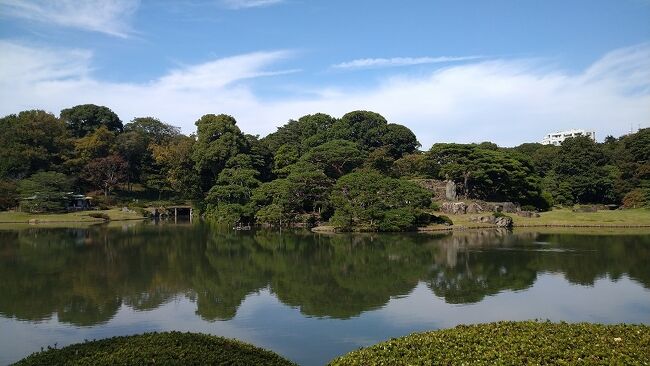 紅葉まではまだ早いけど、久々に秋の六義園を訪れました