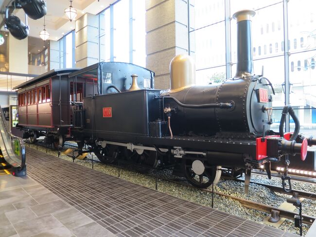 鉄道開業150周年 駅からハイキング 旧横浜駅「桜木町」から臨港線跡へ~横浜ベイエリア散策<br /><br />横浜臨港線の面影がのこる橋梁を渡り、異国情緒あふれる街並みを抜けながら、港町の開放的な雰囲気を堪能してみる散歩。<br /><br />2022年10月21日~11月6日<br />歩行距離:約8.5km<br />所要時間:約3時間30分(施設での見学時間含む)<br /> <br />スタート 桜木町駅南改札<br /><br />1.伊勢山皇大神宮<br />2.掃部山公園<br />3.東京ガスネットワーク横浜ショールーム<br />4.日本丸メモリアルパーク<br />5.汽車道<br />6.横浜赤レンガ倉庫<br />7.鉄軌道と転車台<br />8.山下公園<br />9.ガスプロムナード<br />10.神奈川県立歴史博物館<br />11.鉄道創業の地 記念碑<br />12.旧横濱鉄道歴史展示(旧横ギャラリー)<br /><br />ゴールJR桜木町駅南改札<br />