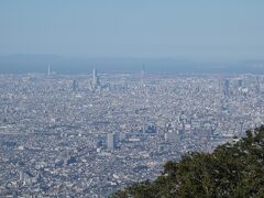 信貴生駒スカイラインを走り，大阪の市街地を見渡す。絶景かな。