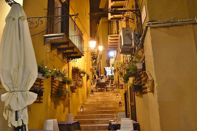 2017年イタリア・シチリア島旅行記　第24回　アグリジェント観光その6　夜のアグリジェントの町を散策