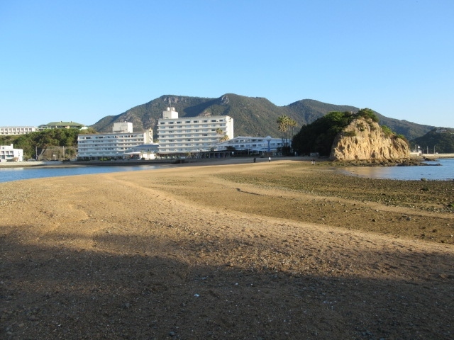 秋の小豆島。いい天気で気持ちよくて快適でした。<br />島ののどかな雰囲気もいいし、料理も美味しいし、見どころいっぱい、お土産もいっぱい！<br />久々の島旅。<br />大好きな観光地になったことは間違いないです。<br />