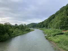 7月初めの "美瑛川"。前日走った丘に行きたくて幹線道路を外れてみたけど、山越えできず･･･。"就実の丘" へ！