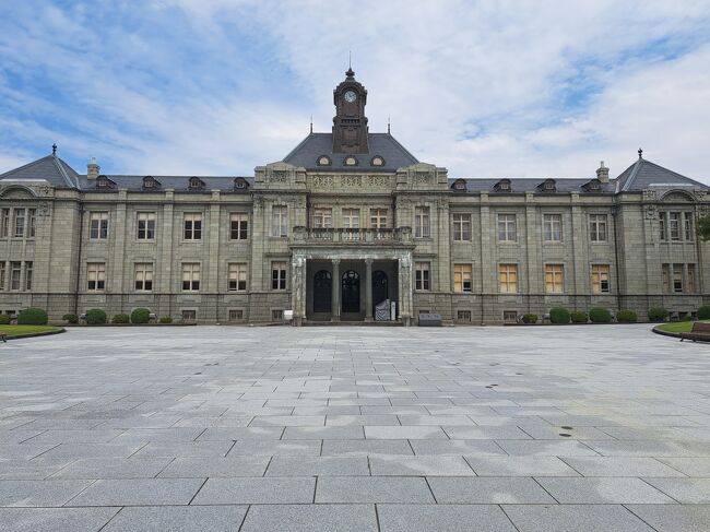 2022年 8月10日~8月17日の8日間のお盆休みで東北6県&北海道(函館) 東京に戻って 神奈川(小田原) 静岡(三島)を旅しました。この旅行記は47都道府県制覇を目指す東北6県周遊旅の2日目、山形市内観光の記録をまとめたものになります。<br /><br />山寺から電車で山形市内方面へ移動し北山形駅で電車を降りました。北山形駅から東に15分ほど歩き、薬師公園に到着しました。国分寺薬師堂と隣の山形県護国神社を参拝し、市内中心方面へ歩き山形県郷土館と周辺エリアを散策しました。山形市内中心部に位置する 水の町屋七日町御殿堰を観光すると暑い夏の中、昔ながらの風景に水路が流れ少し癒されました。そこから霞城公園に移動し旧山形城を観光、山形駅方面へ進み山形市内観光を終えました。