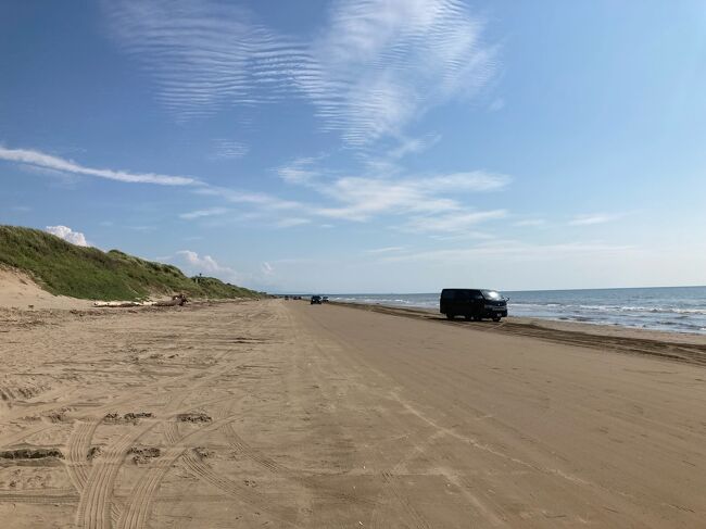 コロナ禍における2022年の夏休み、海外旅行に行かれている方もちらほらいますが、とりあえずは海外旅行はお預けにして、今まで行く機会の少なかった富山、金沢、福井の３県をレンタカーを利用して巡ることにしました。<br />北陸の旅２日目、能登半島の西岸をひと通り観光して、千里浜ドライブウェイを疾走して金沢市街へ。でも、金沢市街の観光を最終日にしてスルー、そのまま高速にのって福井に向かいました。