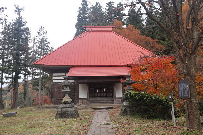 小菅の里を歩く!その3<br />小菅神社奥社への登山道の入り口である&quot;三の鳥居&quot;の隣にあります。