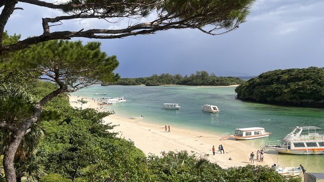 旅の最終日は、レンタカーで石垣島を南から、右回りで観光しながら一周しました。<br />最初にバンナ公園を目指し、いくつかの展望台に登りました。<br />次は川平湾でグラスボートに乗船。<br />そして米原ヤエヤマヤシ群落と、米子焼シーサー農園を散策した後、最北端の平久保崎灯台に行きました。<br />そこから戻って玉取崎展望台に立ち寄り、東側の道を通って南の端の方にある海の見える人気のカフェに行きました。<br />そこで遅がけのランチを楽しんでから、空港に戻り、八重山の旅を終えました。<br />