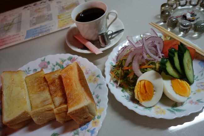 10:00に実家に戻らねばですが、ちょっと買い物してきてくれと。んで…ご指定のスーパーは09:30開店ですか。んじゃ、開店までコーヒーくらい飲んでいくかなと、宿の近所のチャイムさん。<br /><br />と、コーヒーもモーニングも同じ値段ですか。んじゃ、モーニングを。