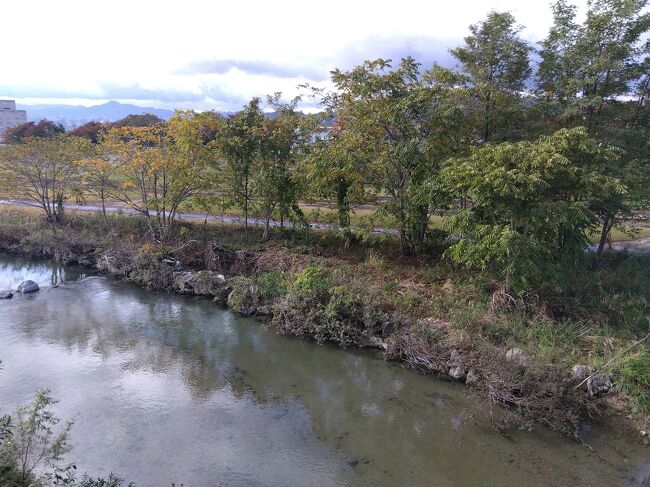 　出張で3週間程滞在。週末を利用して、城下町米沢を街歩きしました。紅葉や美味しい物堪能致しました。